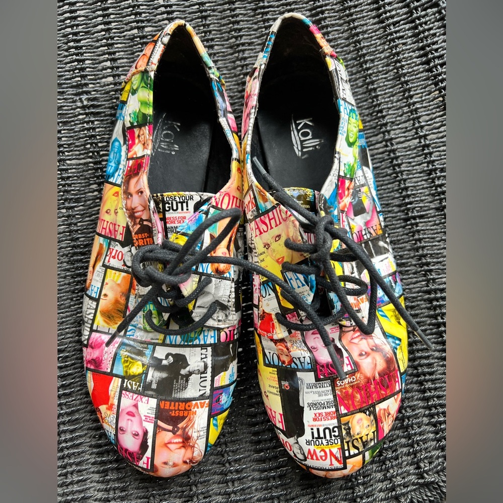 Kalli size 9 media poster tie up flats with black laces. 1/4 inch heel. Preowned